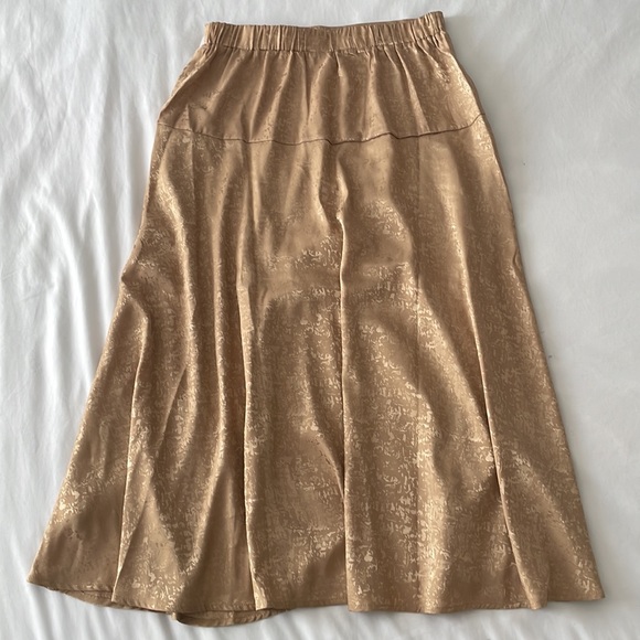 NWT Pull-On Satin Skirt with Front Slit - Picture 2 of 5